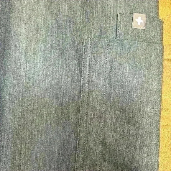 Figs Technical Collection elastic waist drawstring  multi pocket uniform scrubs - Picture 5 of 8